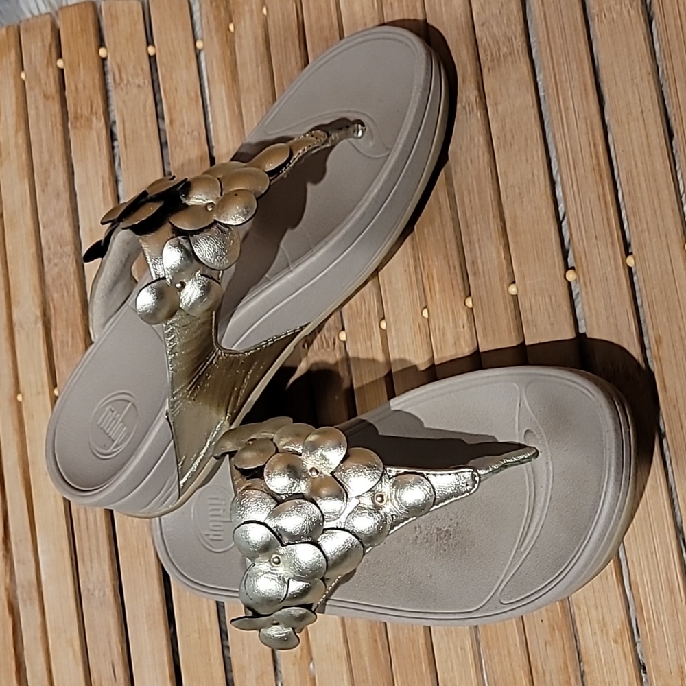 Fitflop Gold Sandle size 7